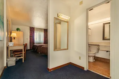 Photo 5 - Americas Best Value Inn Austinburg
