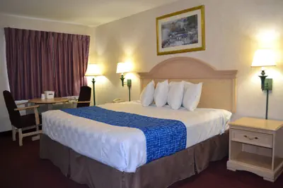 Photo 2 - Travelodge by Wyndham Niagara Falls