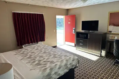 Photo 5 - Americas Best Value Inn Franklin
