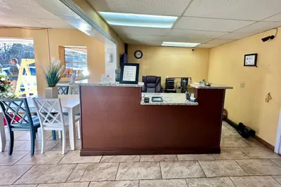 Photo 2 - Americas Best Value Inn Franklin