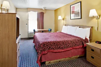 Photo 4 - Days Inn by Wyndham Knoxville West