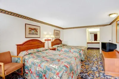 Photo 2 - Express Inn