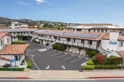 Photo 2 - Days Inn by Wyndham Monterey Downtown