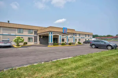 Photo 2 - Motel 6 Springfield, OH