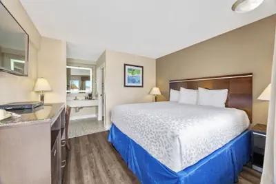 Photo 5 - Executive Inn Hotel