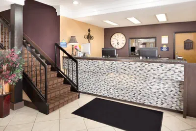 Photo 4 - Days Inn by Wyndham Anderson IN