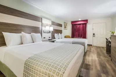 Photo 2 - Americas Best Value Inn Columbus, TX