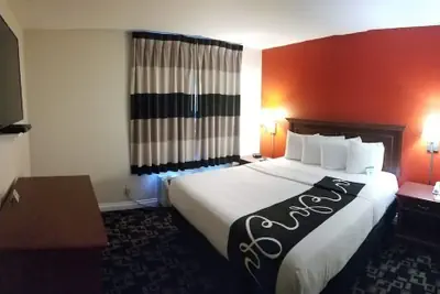 Photo 5 - Ramada by Wyndham Oceanside