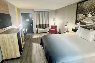 Photo 4 - Super 8 by Wyndham Manchester TN