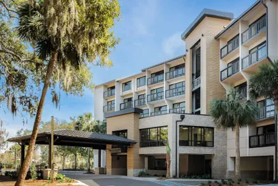 Photo 2 - Holiday Inn Express Hilton Head Island by IHG