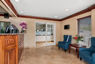 Photo 3 - SureStay Hotel by Best Western Santa Monica