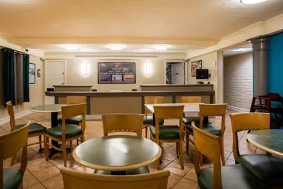 Photo 4 - La Quinta Inn by Wyndham Norfolk Virginia Beach
