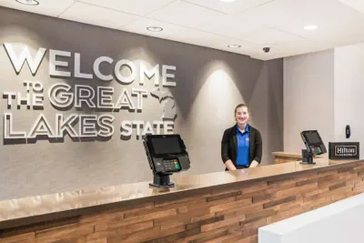 Photo 2 - Hampton Inn & Suites Houghton