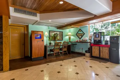 Photo 2 - Castle Bamboo Waikīkī Hotel