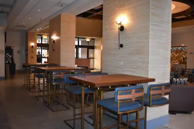 Photo 4 - Chicago Marriott Suites O'Hare
