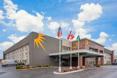 Photo 2 - La Quinta Inn & Suites by Wyndham Seattle Federal Way
