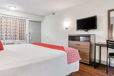 Photo 2 - Dallas Love Field Inn