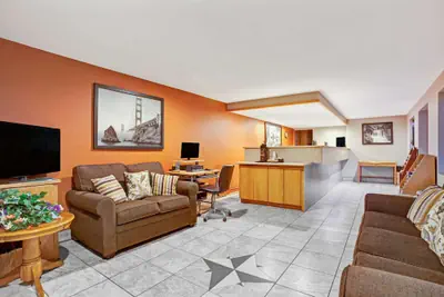 Photo 3 - Super 8 by Wyndham Albany/Corvallis