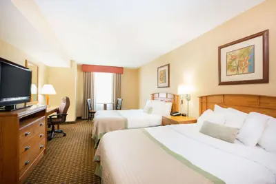 Photo 4 - Ramada Tropics Resort & Conf Center by Wyndham Des Moines