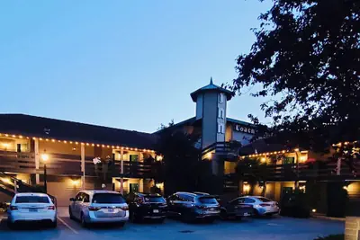 Photo 2 - Coachman Inn & Suites