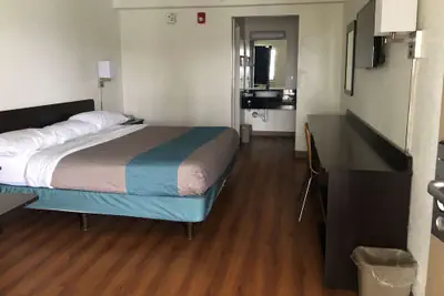 Photo 3 - Days Inn by Wyndham Indianapolis South