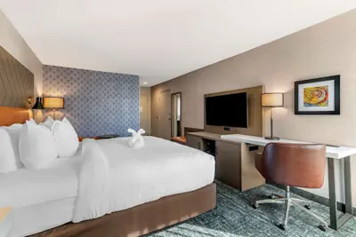 Photo 4 - Clarion Inn Nashua