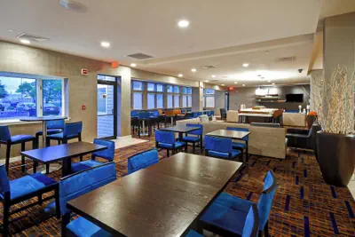 Photo 2 - Courtyard By Marriott Cape Cod Hyannis