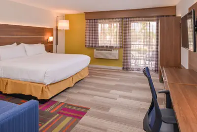 Photo 5 - Holiday Inn Express Palm-Desert by IHG