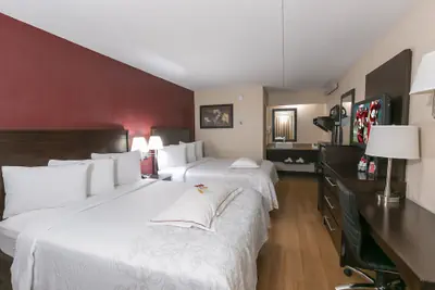 Photo 5 - Red Roof Inn PLUS+ Atlanta - Buckhead 