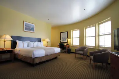 Photo 2 - Crockett Hotel