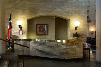 Photo 4 - Crockett Hotel