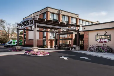 Photo 2 - Holiday Inn Saratoga Springs by IHG