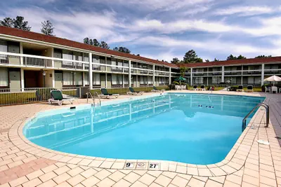 Photo 2 - Clarion Inn Southern Pines - Pinehurst