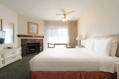 Photo 4 - Monarch Resort