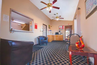 Photo 4 - Econo Lodge Junction City I-70 Near Fort Riley