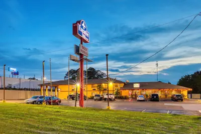 Photo 2 - Executive Inn & Suites