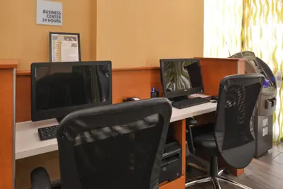 Photo 2 - Holiday Inn Express Flagstaff by IHG