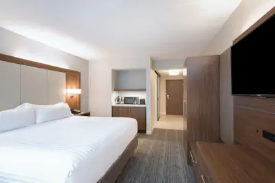 Photo 4 - Holiday Inn Express Boston - Waltham by IHG
