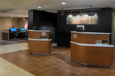 Photo 3 - Courtyard by Marriott Memphis East/Park Avenue