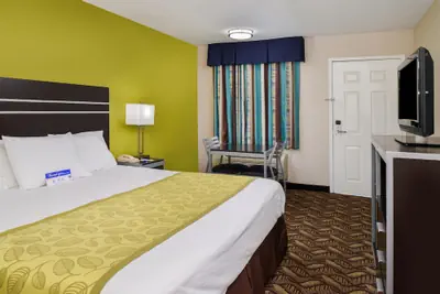 Photo 4 - Americas Best Value Inn Pasadena Houston