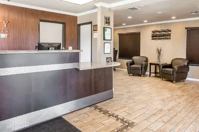 Photo 5 - Quality Inn & Suites Woodland - Sacramento Airport