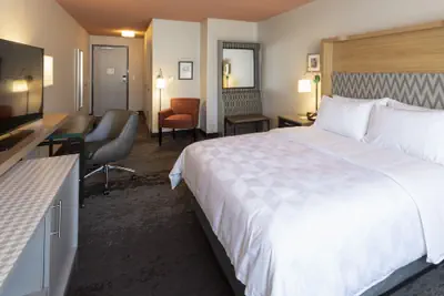 Photo 3 - Holiday Inn Marquette by IHG