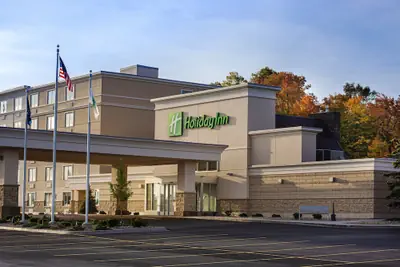Photo 2 - Holiday Inn Marquette by IHG