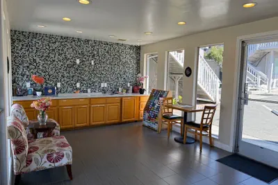 Photo 3 - Pacific Inn