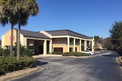 Photo 2 - Econo Lodge Cordele