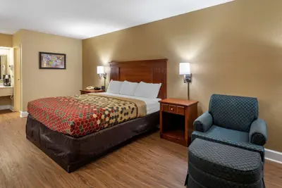 Photo 4 - Econo Lodge Cordele