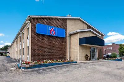 Photo 2 - Motel 6 Madison, WI - East