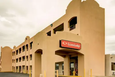 Photo 2 - Econo Lodge Albuquerque East