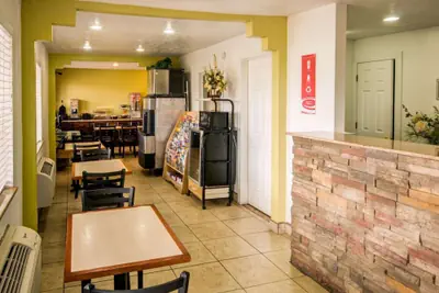 Photo 4 - Econo Lodge Albuquerque East