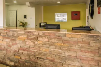 Photo 3 - Econo Lodge Albuquerque East